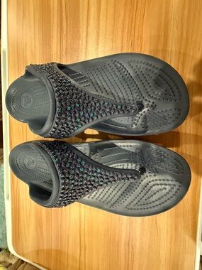 CROCS Sloane Sandals Size 9